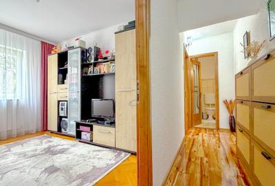 Apartament cu 3 camere decomandat, mobilat în Tractorul - 10