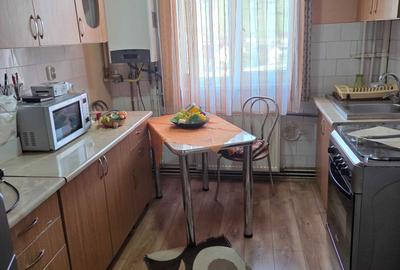 Apartament cu 3 camere decomandat în Central - 1