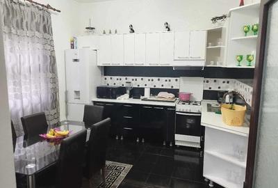 Casă cu Teren 790 Mp în Central - 3