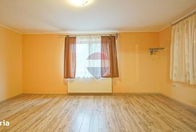 Casă cu 3 camere în Purcăreni