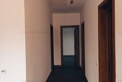 Casă cu 4 camere în Central - 2