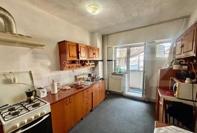 Apartament decomandat, 3 camere, 79mp, zona Pia?a Mare - 2