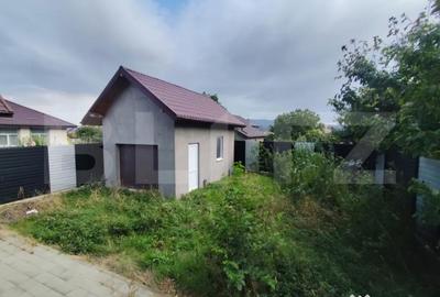 Casă cu 4 camere cu Canalizare în Dancu - 1