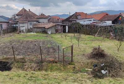 Casă cu 4 camere cu Teren 839 Mp în Central