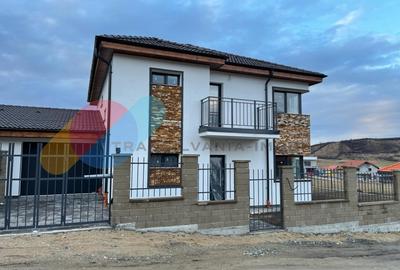 Casa cuplata, finisata, 142 mp utili, 5 camere, garaj, zona Chinteni - 3