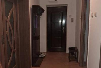 Proprietar inchiriez apartament cu 3 camere decomandat si utilat cu centrala proprie!! Brazda lui No - 2