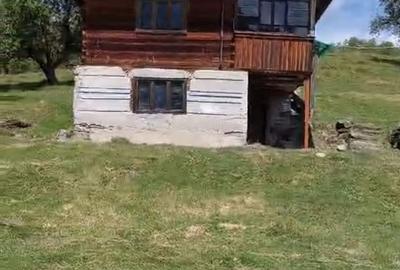 Casă cu 2 camere cu Teren 2000 Mp în Mogoș - 1