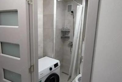 Garsonieră decomandată în Titan