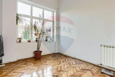 Apartament cu 4 camere semidecomandat în Central - 18