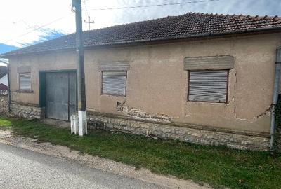Vand casa de locuit în Campani de Pomezeu - 1