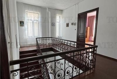 Apartament cu 4 camere  de vanzare, Ultracentral,  Kogalniceanu, curte si pod - 3