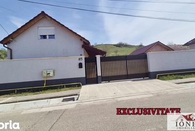 Casă cu 4 camere cu Teren 1439 Mp în Central - 2