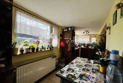 Casă cu 6 camere cu Canalizare în Plopi