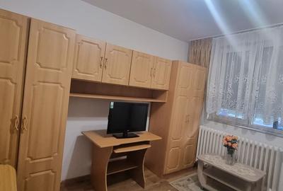 Chirie, garsonieră, mobilată, utilată, parter Blv Dacia. 250 Euro/lună - 3