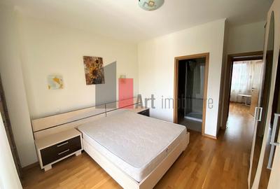 Apartament cu 3 camere decomandat în P-ța Victoriei - 2