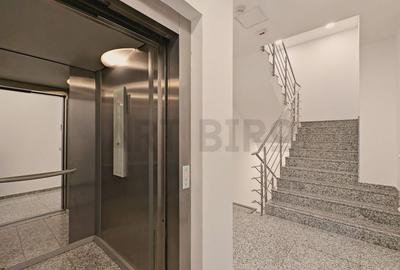 Birou, de 260 mp, în P-ța Universității - 3