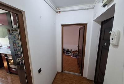 Apartament cu 3 camere semidecomandat în Central - 1