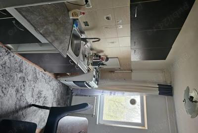 Apartament cu 3 camere semidecomandat în Km 4 - 1