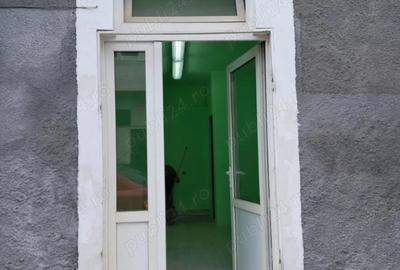 Inchiriez spa?iu in zona centrala. - 1