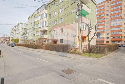 Apartament cu 3 camere decomandat, mobilat în Calea București - 12