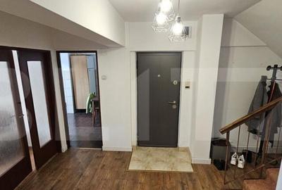 Apartament cu 5 camere decomandat în Trident