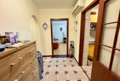 Apartament 3 camere decomandat, centrala proprie, 5 min metrou Raul Doamnei