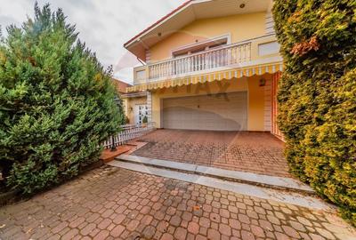 Casă cu 4 camere cu Garaj în Subcetate