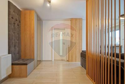 Apartament cu 2 camere semidecomandat, mobilat în Tractorul - 11