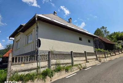 Casă cu 4 camere cu Teren 1278 Mp în Șișești - 2