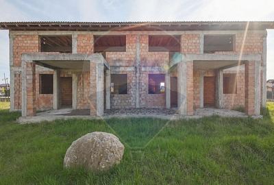 Duplex cu 6 camere cu Teren 462 Mp în Sânpetru - 1