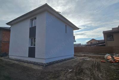 Casă cu 4 camere cu Teren 250 Mp în Clinceni - 1