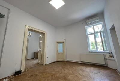 Casă cu 4 camere cu Canalizare în Central - 3