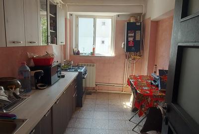 Apartament cu 3 camere decomandat în - 2