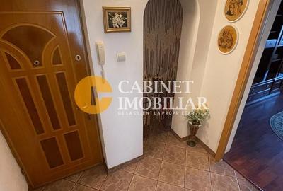 Tudor Vladimirescu str Tepes Voda - decomandat- an 1978 - mobilat - 5