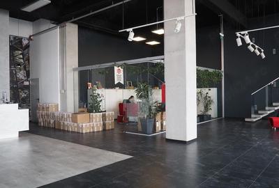 Spațiu comercial, de 4,150 mp, în Central - 8