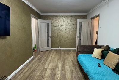 Apartament cu 3 camere semidecomandat în Vitan