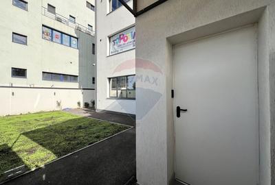 Spatiu comercial modern de inchiriat / 2 locuri de parcare - 23