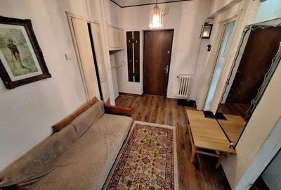 Inchiriez apartament renovat, zona centrala, 2 camere decomandate - 2