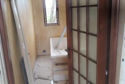 Casă cu Teren 400 Mp în Central - 2