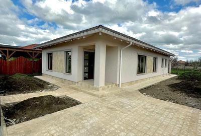 Casă cu 4 camere cu Teren 400 Mp în Sânmihaiu Român