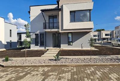 Casă cu 3 camere cu Teren 250 Mp în Central - 1