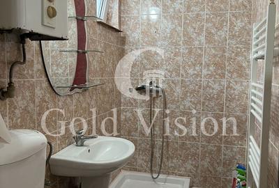 Apartament cu 3 camere semidecomandat în Central