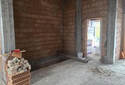 Casă cu 2 camere cu Teren 170 Mp în Sânandrei - 2