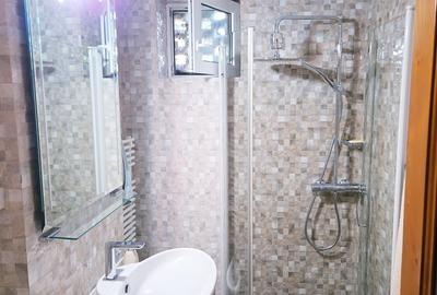 Apartament cu 3 camere semidecomandat, mobilat în Micro 17 - 17