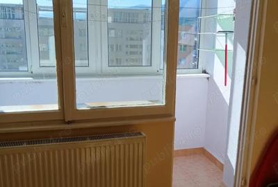 Apartament cu 3 camere semidecomandat în Vulcan