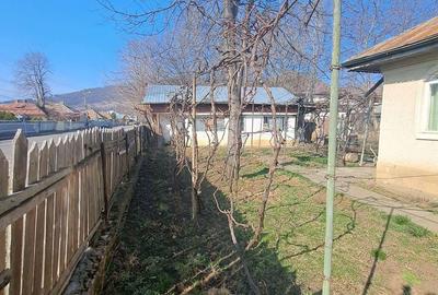 Casă cu 5 camere cu Teren 1000 Mp în Dărmănești - 2