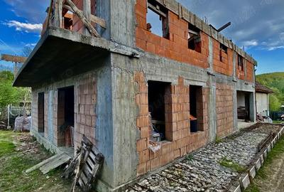 Casă cu 4 camere cu Teren 5000 Mp în Central - 4