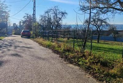 Teren de vanzare 2.550 mp, pozi?ie excelenta, Stalpeni (zona centrala), jud AG - 1