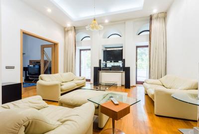 Casă individuală cu 9 camere cu Canalizare în Capitale - 3