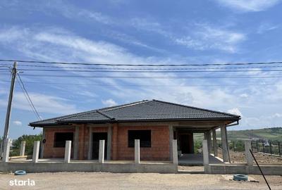 Casă cu 4 camere cu Teren 1800 Mp în Est - 2